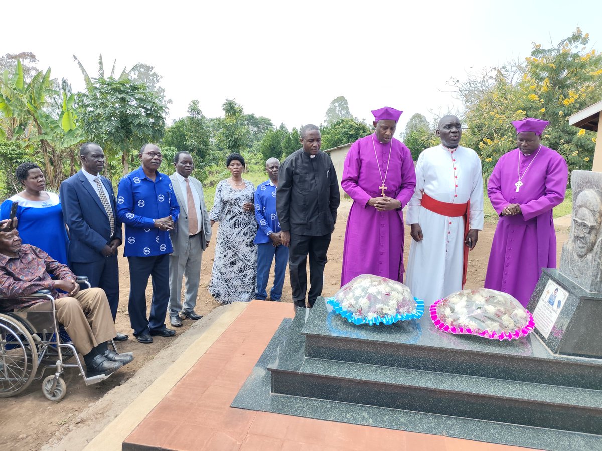 Archbp_COU's tweet image. Today, I visited my elder brother, Mr. Lameck Ogwal the husband of my late sister, Hon. Cecilia Ogwal at his home in Kole District.
Hon Cecilia Ogwal was my sister and strong confidant. She introduced me to the Ogora Clan.
Whenever I had a problem with my Christians having…