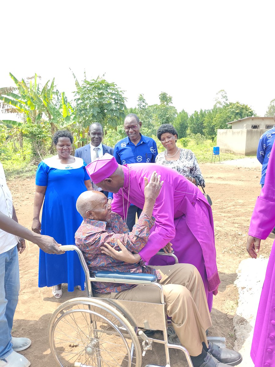 Archbp_COU's tweet image. Today, I visited my elder brother, Mr. Lameck Ogwal the husband of my late sister, Hon. Cecilia Ogwal at his home in Kole District.
Hon Cecilia Ogwal was my sister and strong confidant. She introduced me to the Ogora Clan.
Whenever I had a problem with my Christians having…