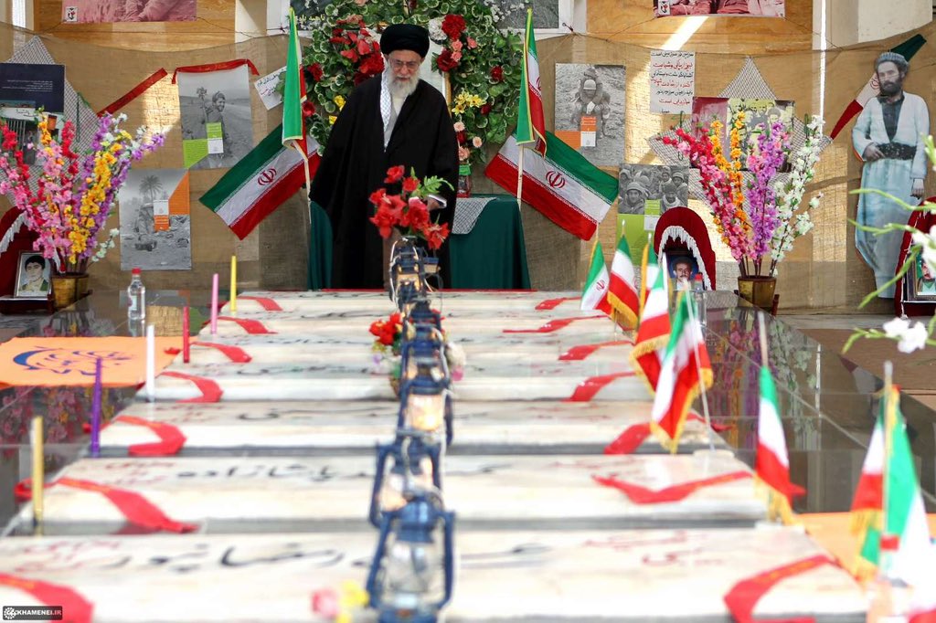 hrastegaran's tweet image. خون شهدا از پیش از انقلاب اسلامی تا به امروز که حادثه تروریستی زاهدان و حمله رژیم صهیونیستی به میهن عزیزمان را شاهد بودیم، روز به روز به مستحکم‌تر شدن پایه‌های نظام مقدس جمهوری اسلامی ایران می‌انجامد.
ما را ز چه می‌ترسانید وقتی رهبری چون سیدعلی داریم؟
#امام_خامنه_ای