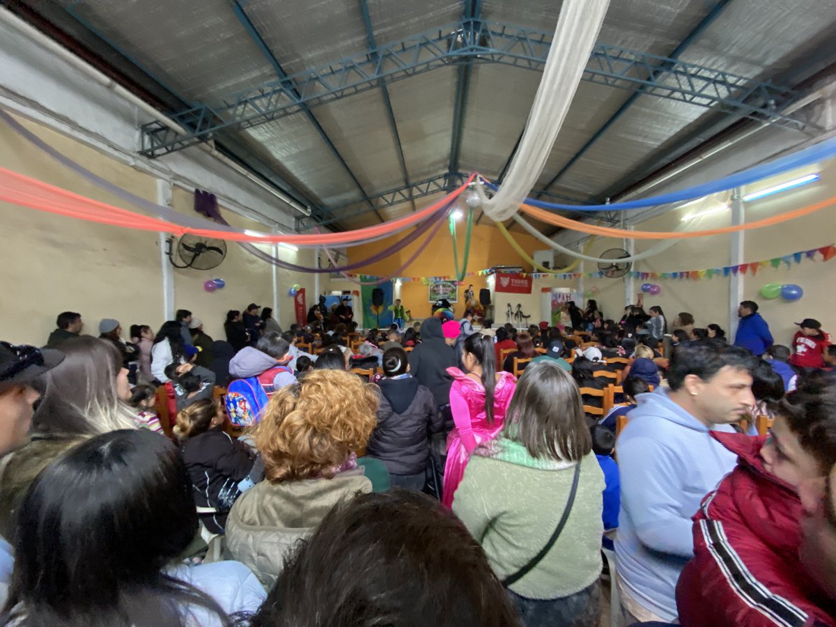 SBAElTalar's tweet image. LA PALOMA
Ayer junto a nuestra 1er candidata a Cjal. Carolina Hernandorena acompañamos a las familias del barrio #LaPaloma en una hermosa jornada de festejo por las vacaciones de invierno, agradecemos al intendente Julio Zamora por el apoyo.
#SomosBuenosAires 💗