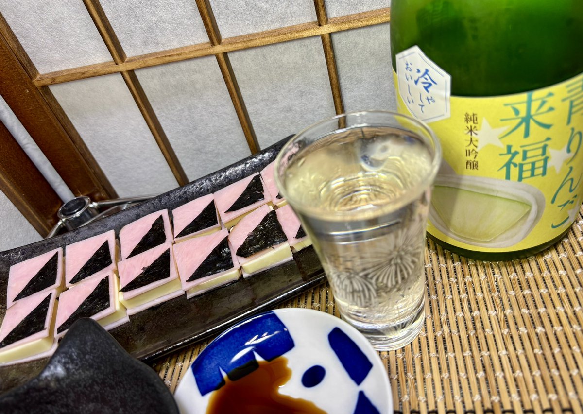 NovanovaDokkan's tweet image. こういう海苔チーズ作ってるときがメンタル回復する…!
他にはクラッカー、大根、きゅうりを層にするんだけど…他に海苔チーズの層に加えるなら何が良いんだろう!?