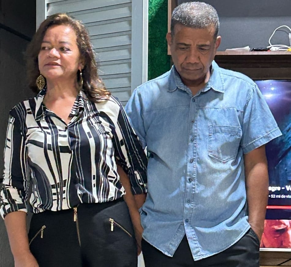 Vítimas da repressão:

Maria Irani Teixeira Bomfim, de 55 anos, e seu marido Jamildo Bomfim de Jesus, de 62 anos, foram condenados a 14 anos de prisão pelo STF. Ambos apoiadores de Bolsonaro que estiveram nos atos de 8 de janeiro.