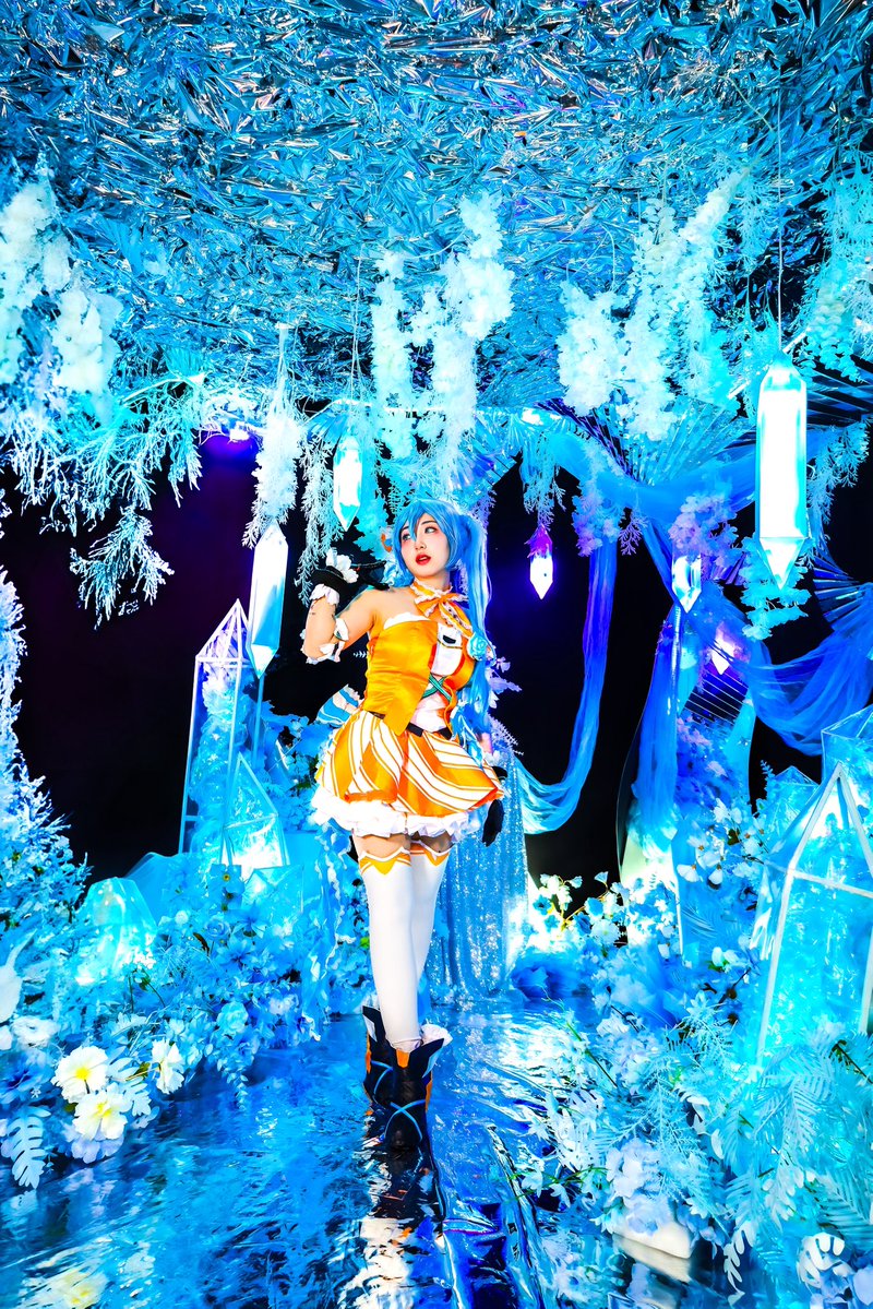 QooQofDisorder's tweet image. 사랑하는 친구 @ruzetsu_cos るゼツ가 코스어를 꿈꿔온 12년만에 드디어 정식으로 코스어 데뷔를 했습니다 ✨
이번 스튜디오 촬영을 시작으로, 저도 루젯츠의 전담 사진사로 함께하게 되었습니다. 앞으로 루젯츠와의 협업 작업물들이 계속해서 공개될 예정이니 많은 관심과 팔로우 부탁드려요 🥰💚❄️