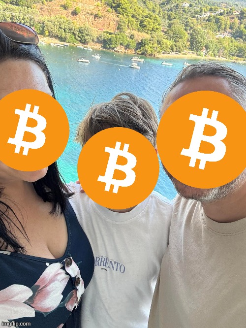 BitcoinADUK's tweet image. this is what a bitcoiner family looks like wen' on holidays...🇬🇷🧡
just been orange Pilling a local hotel owner and when he asked what I did for a living.. well I couldn't stop chatting.. with inflation and tax so high in Greece it did make him think.
we are so early!
YAMAS 🍺