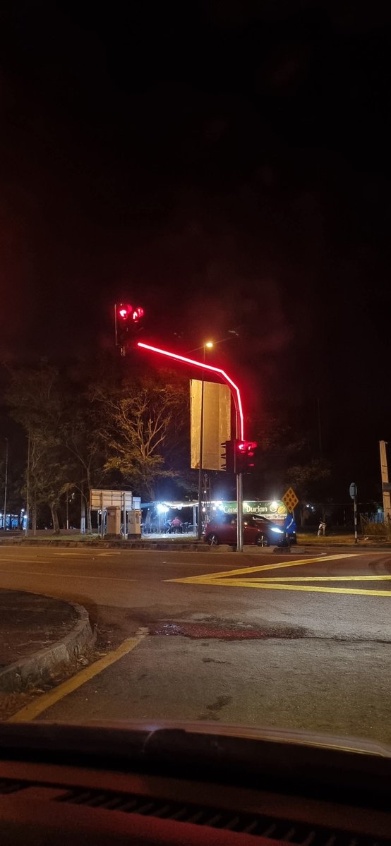 mohd_escobar's tweet image. SEMENTARA itu sekitar pemandangan semasa di Simpang Lampu Isyarat di Kamunting Perak