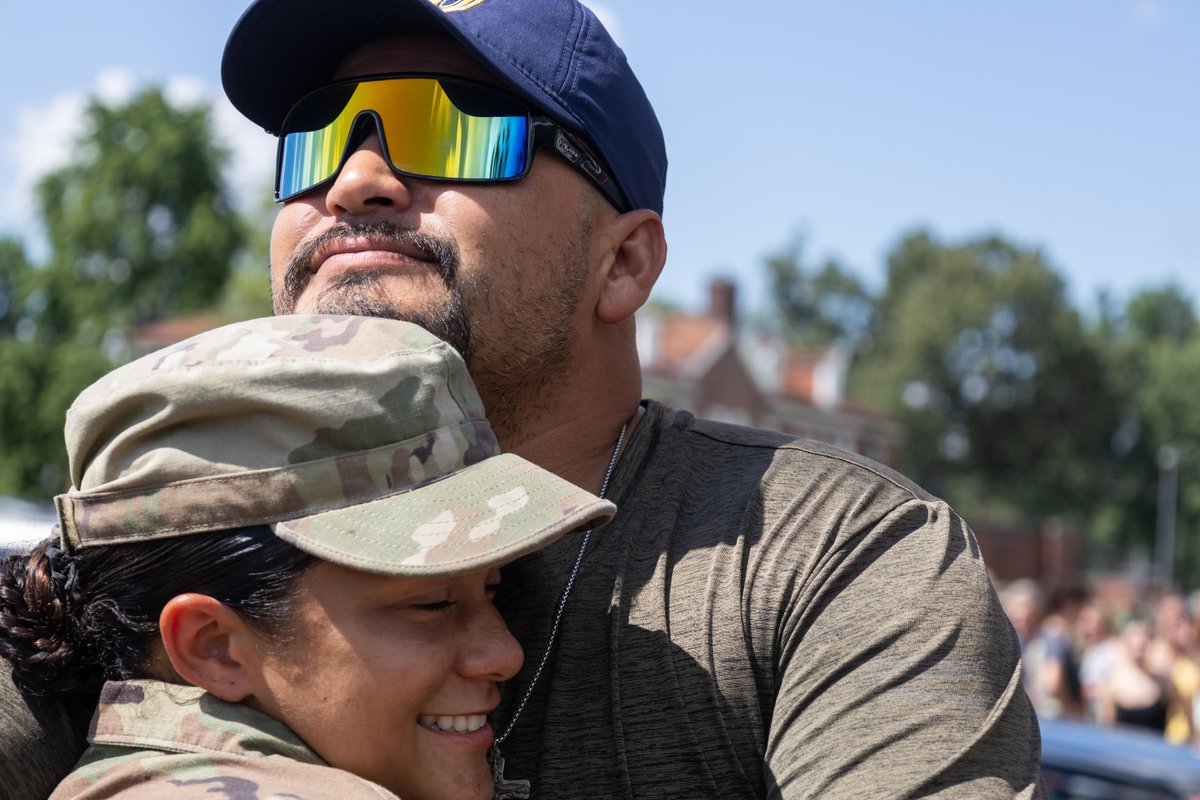 ArmyROTC's tweet photo. The best kind of hugs are from your loved ones β€οΈ
Cadets of 1st Regiment #BasicCamp and their loved ones are reunited on Family Day!
For more #CST2025 content click the link in our bio
πΈ: Talitha Maloy, Ohio University, CST Public Affairs Office https://t.co/3RawiUGCM4