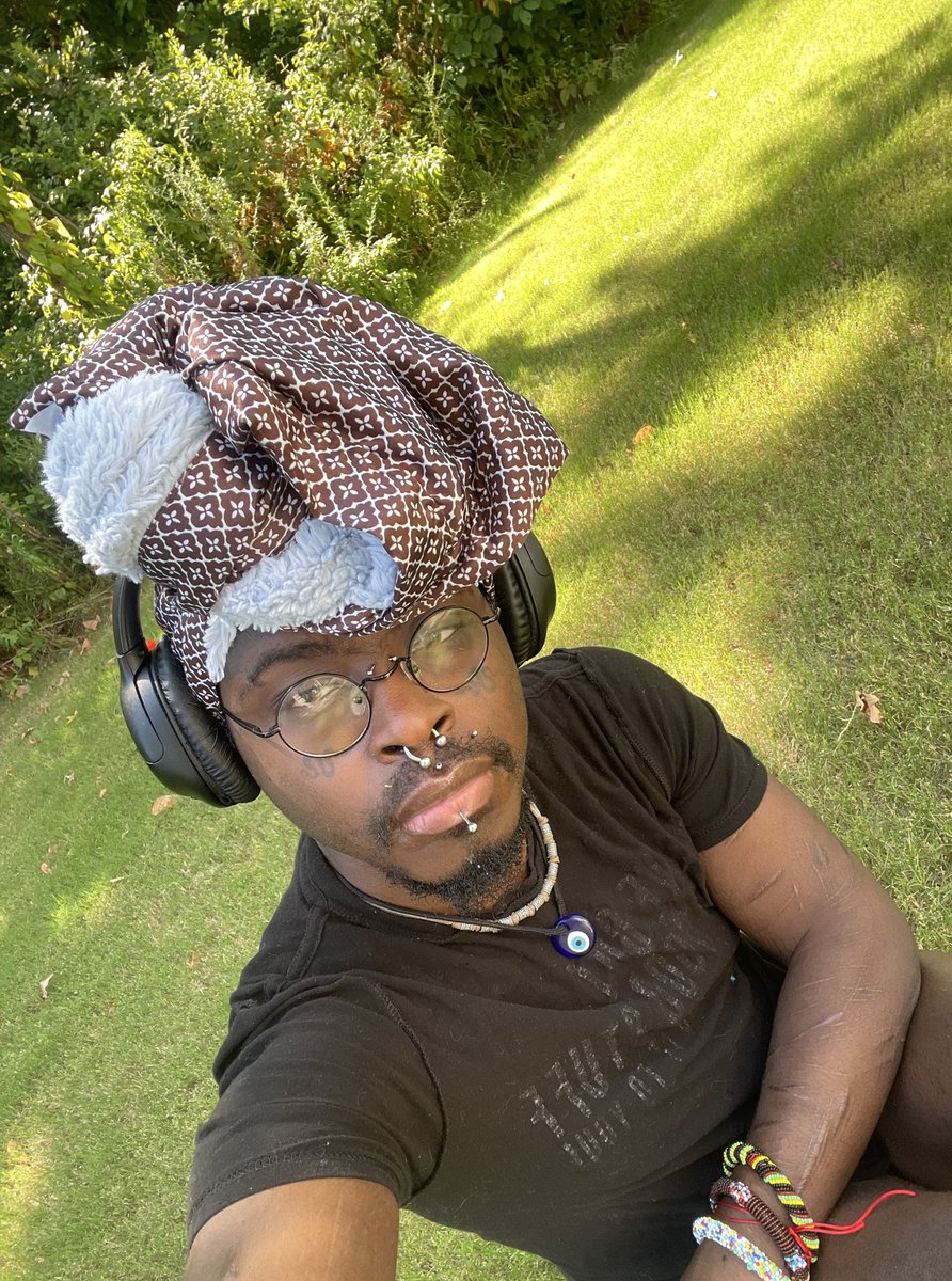 clarabelleisgay's tweet image. Bag lady, you got too much stuff
Niggas see you comin’, they take off runnin’ 🌱