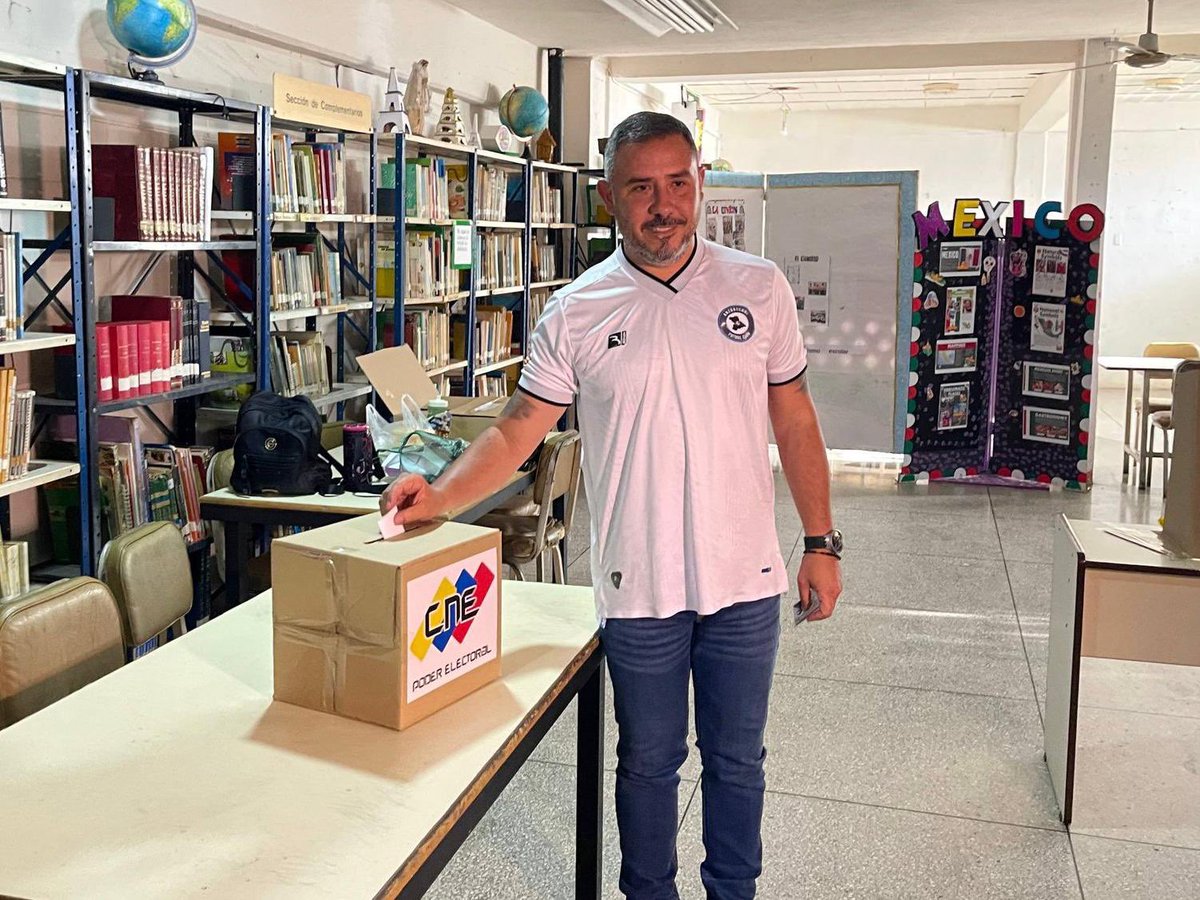 #OrienteDecide | El gobernador del estado Anzoátegui, Luis Marcano, destacó que los centros electores están funcionando con normalidad. Tras ejercer su derecho al voto, instó a la ciudadanía a también participar en la Primera Consulta Popular Juvenil.

#EleccionesMunicipales2025