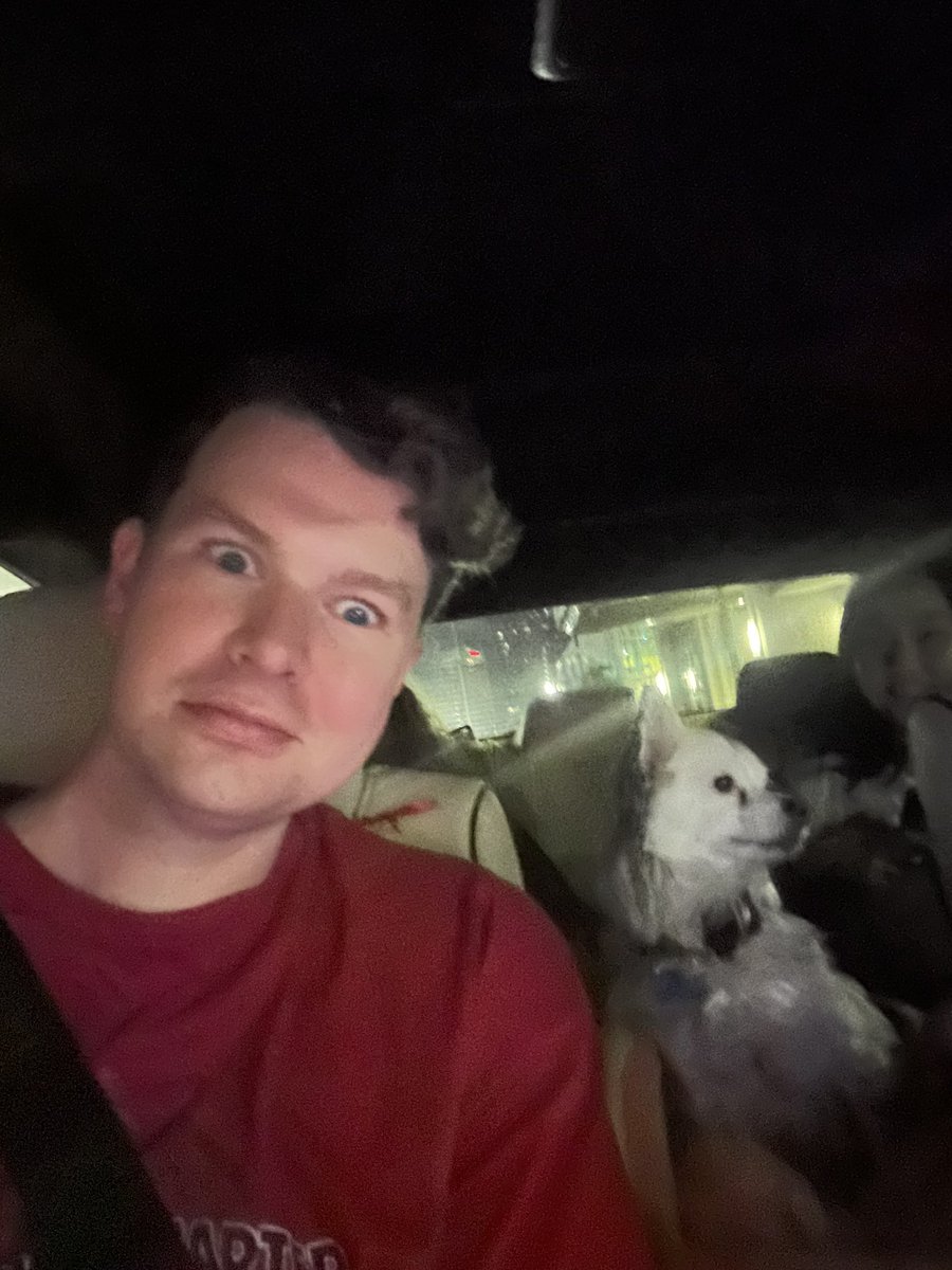 zzdoublezz's tweet image. uber had a dog. every uber should come with a dog.
