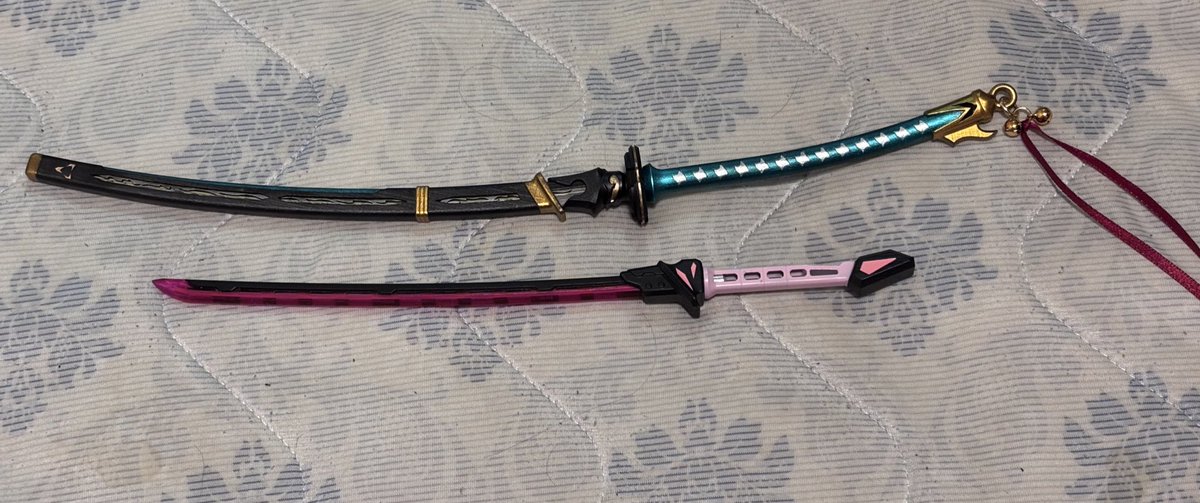 Agitator_7306's tweet image. 今回の大本命!白狐夢境様(@s8417406 )の
打刀とサイバーパンク風光刀!デフォでも大変カッコいいのが更に光るという…堪らないですね! #白狐夢境