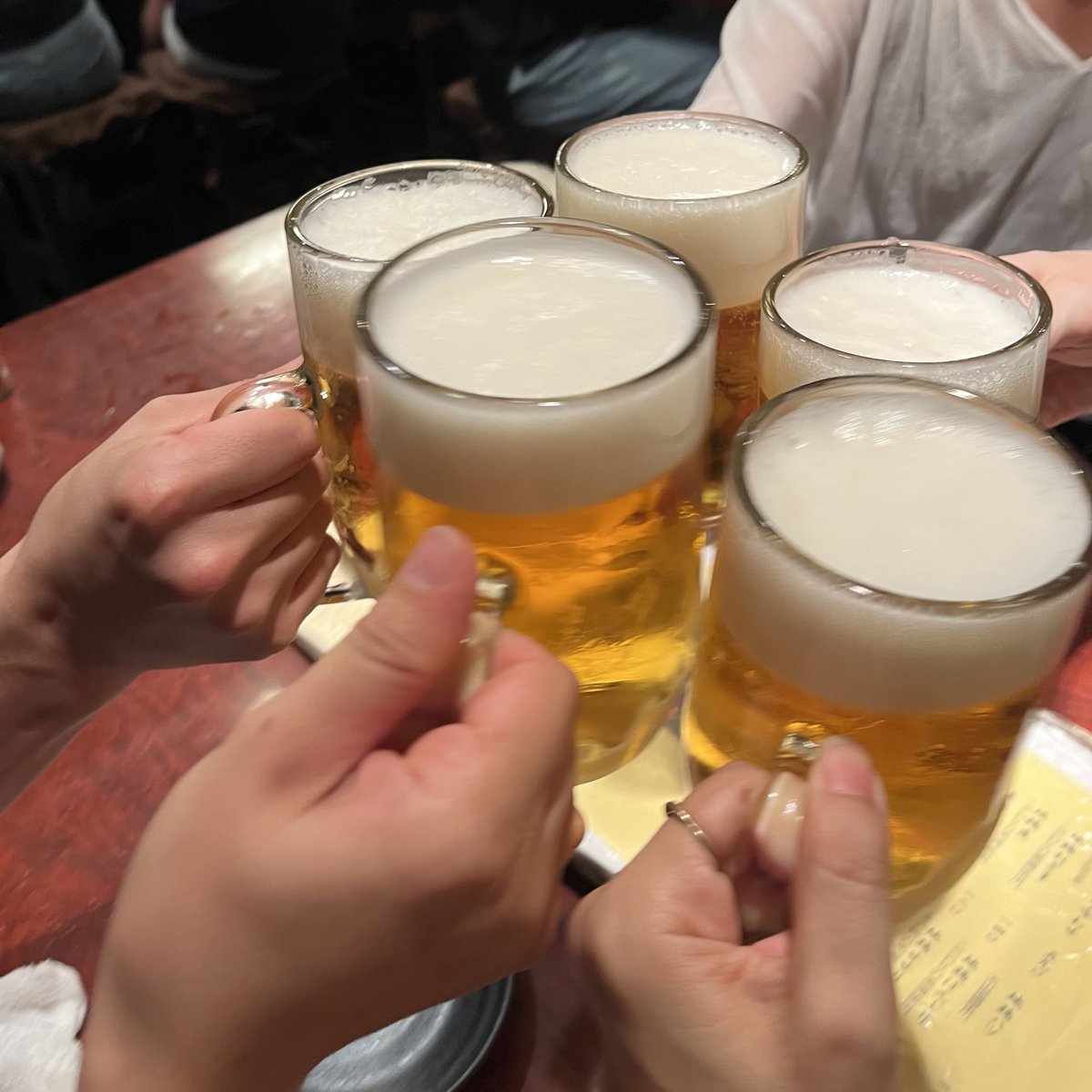 yuco_sd's tweet image. 数年前に海外いた時に出会った友達たちと飲んだ。みんな頑張っててすごい。当時は住むことに必死で色々成し遂げられなかったことがあったけど、この人たちに会えて(一部はいま仕事仲間)あの期間は無駄じゃなかったなぁって思う。全てが繋がってるんだ。
(そしてザファ20回に爆笑された)