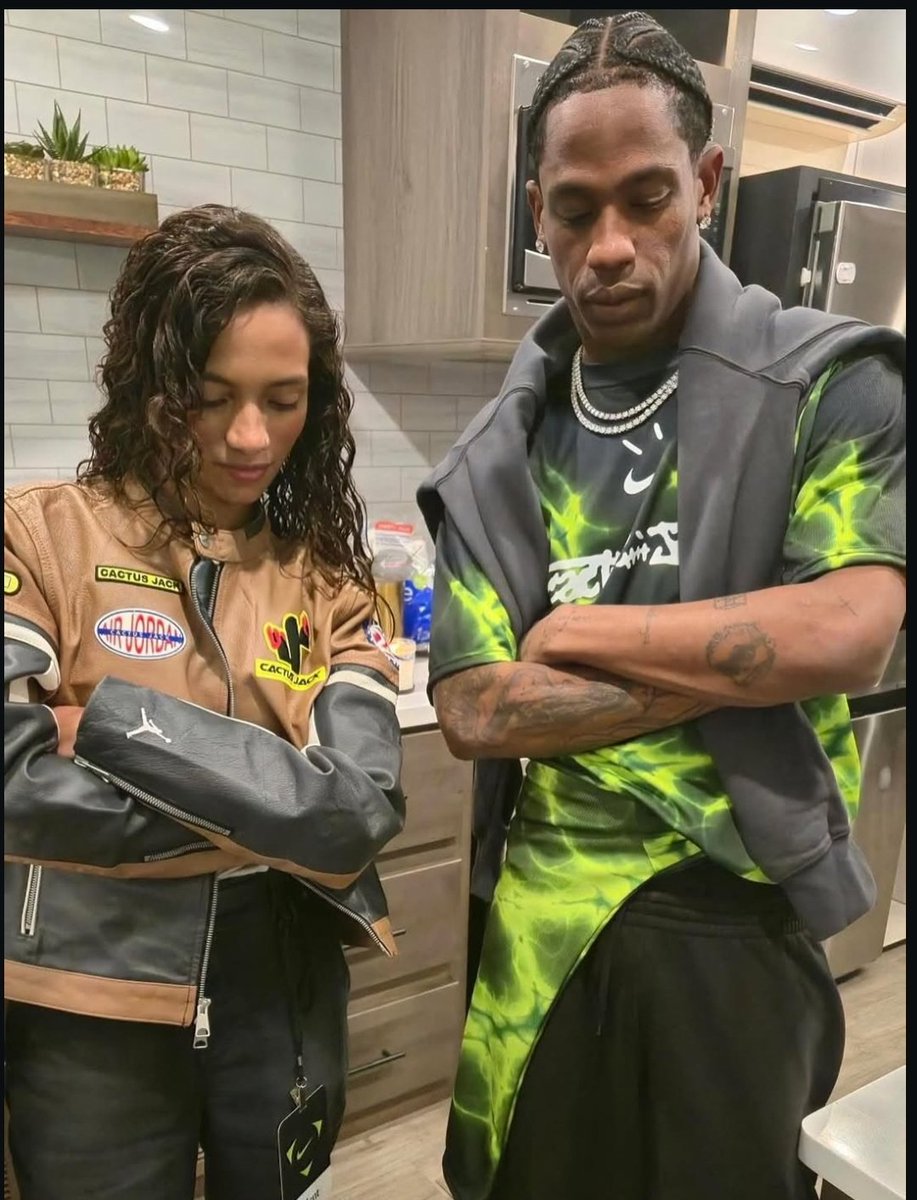 mpbloves's tweet image. e o Travis Scott que pediu foto com a Rayssa Leal? AURAAA DEMAIS.
