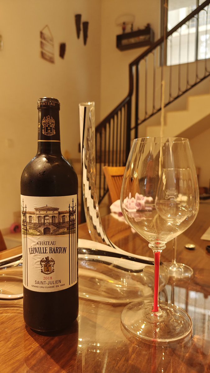 A deuxiemes crus wine from #saintjulien farmed by the ever reliable,able Barton family.warm #vintage,the wine is quite delicate,well balanced and just entering the drinking window.needed the magic of the #fattoamano Bordeaux glass and the reliable #mamba decanter to open the wine