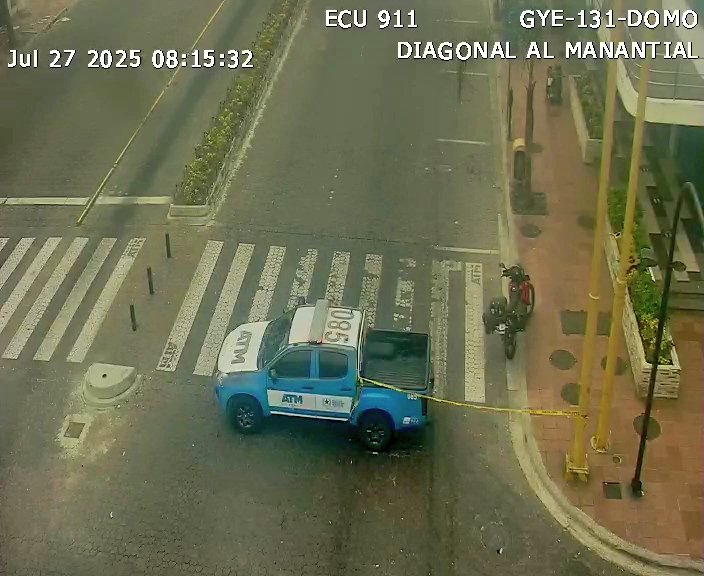 Coordinación Zonal 5 y 8 SIS ECU 911 (@ecu911sambo) on Twitter photo #Guayaquil
Mediante cámara de #VideovigilanciaECU911 se visualiza unidad de <a href="/ATM_Transito/">ATM TRÁNSITO</a> por cierre de la avenida Víctor Emilio Estrada, debido a un evento deportivo.
La peatonalización se extiende entre las calles Cedros y Todos Los Santos.
🛣️Toma vías alternas. #Guayaquil
Mediante cámara de #VideovigilanciaECU911 se visualiza unidad de <a href="/ATM_Transito/">ATM TRÁNSITO</a> por cierre de la avenida Víctor Emilio Estrada, debido a un evento deportivo.
La peatonalización se extiende entre las calles Cedros y Todos Los Santos.
🛣️Toma vías alternas.