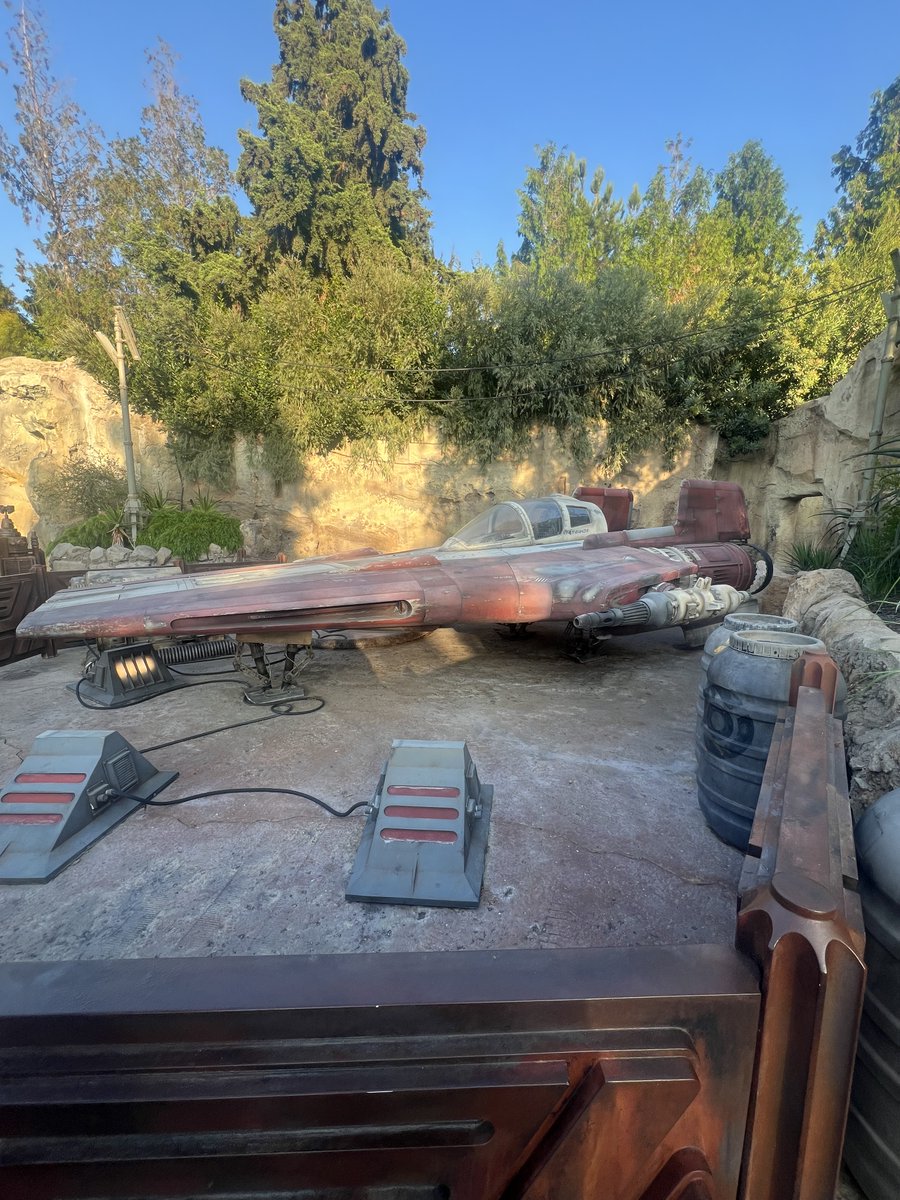ThunderCrate6's tweet image. Queep observation Disney… but if you want these fighters to truly look “operational,” you gotta clean the canopies— nothing more frustrating than flying a jet with a dirty canopy… It’s also the mark of a great crew chief who wouldn’t think…