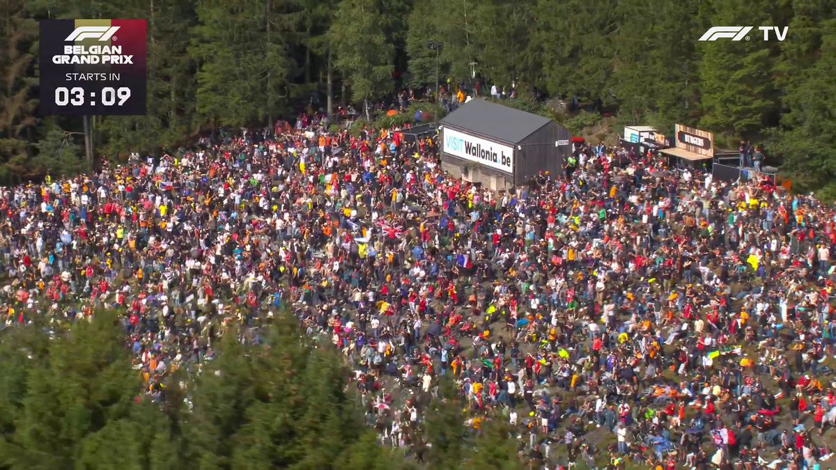 Mattzel89's tweet image. That small house on top are lavatories, that's why the corner is called Poo-hon
#F1 #BelgianGP