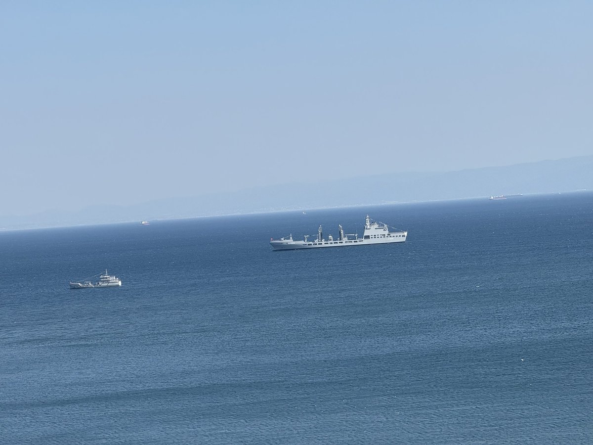 TayfunOzberk's tweet image. Some spotting works with @xaviervav and Yoann 📸🤳⚓️🛳️