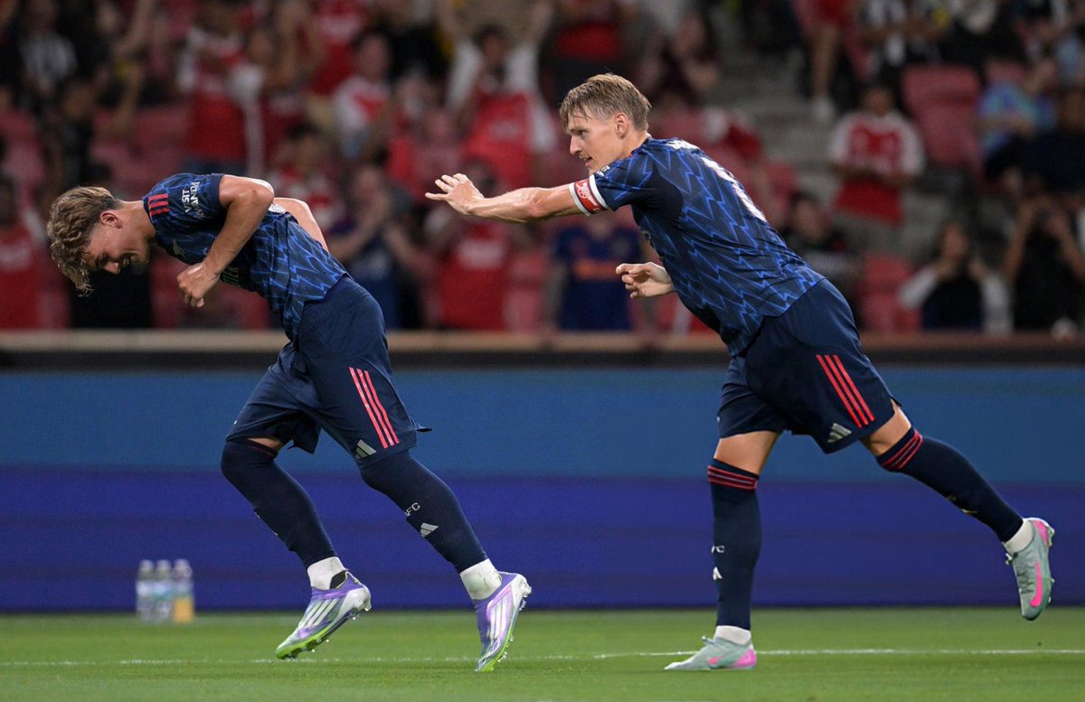 GunsXtra's tweet image. Ødegaard pushing Max Dowman towards Arsenal fans after his incredible performance against Newcastle united.
