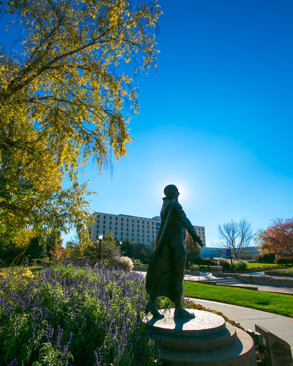 CreightonAlumni's tweet image. Don&apos;t mind us. We&apos;re just taking in the beauty that is Creighton&apos;s campus. 🌸
💭 Where was your favorite spot on The Mall?