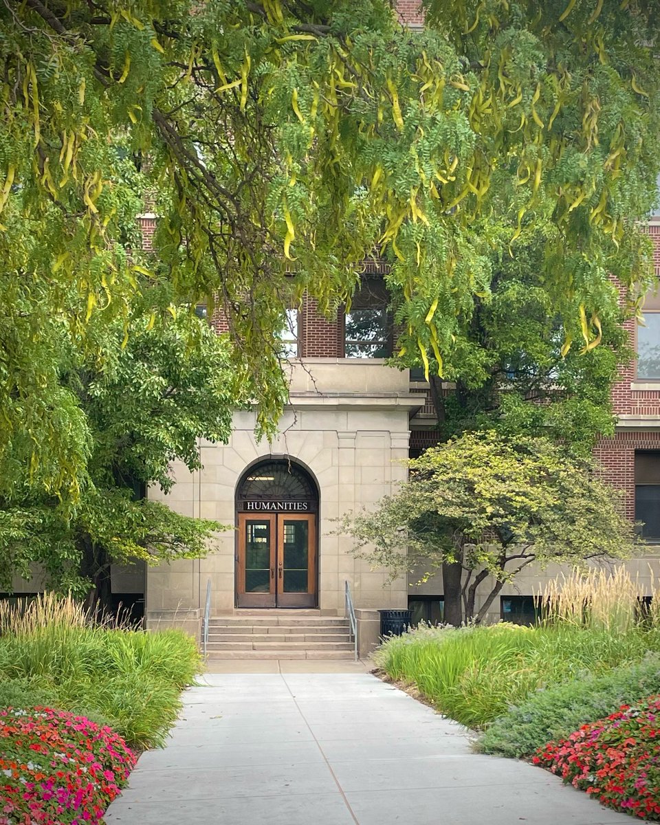 CreightonAlumni's tweet image. Don&apos;t mind us. We&apos;re just taking in the beauty that is Creighton&apos;s campus. 🌸
💭 Where was your favorite spot on The Mall?