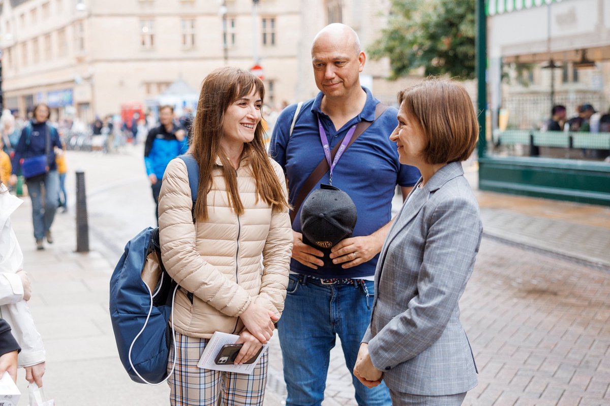 HIS_Global_Education (@his_global) on Twitter photo A group of Heritage students are attending a summer camp in London. While on a trip to Cambridge on Thursday, and having a walking tour with Mr Steve King from <a href="/CambridgeInt/">Cambridge International Education</a>, guess who they met on the street? Nobody other than the President of #Moldova, Maia Sandu& her team! 🇬🇧♥️ A group of Heritage students are attending a summer camp in London. While on a trip to Cambridge on Thursday, and having a walking tour with Mr Steve King from <a href="/CambridgeInt/">Cambridge International Education</a>, guess who they met on the street? Nobody other than the President of #Moldova, Maia Sandu& her team! 🇬🇧♥️