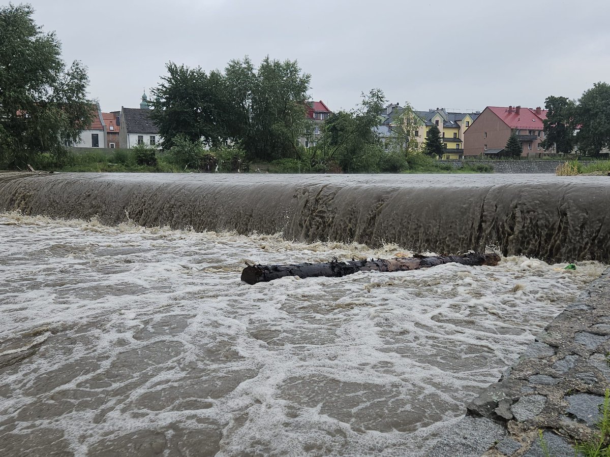 WojteKetjow111's tweet image. Wodospad niedaleko kładki w Głuchołazach.
#Głuchołazy #Powódź #opady