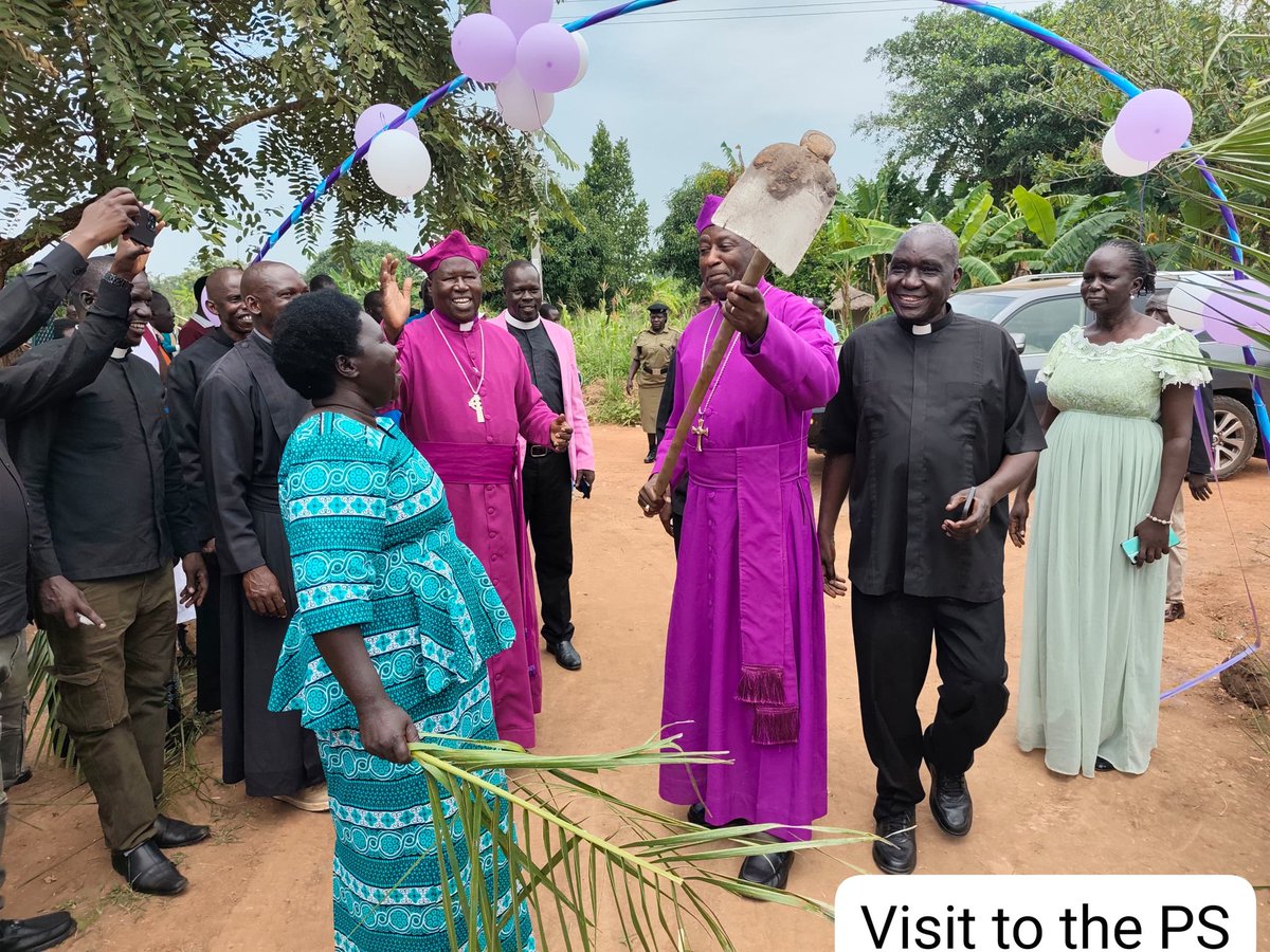SadiikiAdams's tweet image. The Archbishop of Church of Uganda, The Most Rev. Dr. Stephen Samuel Kaziimba Mugalu, has today paid a courtesy prayer visit to the home of Mzee Lameck Ogwal, the husband of the late Dokolo District Woman Member of Parliament, Hon. Cecilia Barbara Atim Ogwal, in Kole District.…