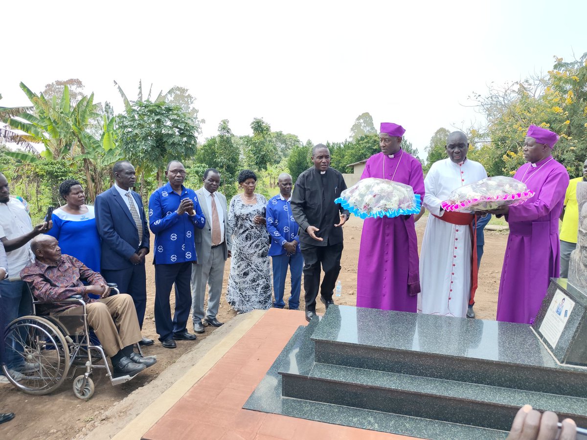 SadiikiAdams's tweet image. The Archbishop of Church of Uganda, The Most Rev. Dr. Stephen Samuel Kaziimba Mugalu, has today paid a courtesy prayer visit to the home of Mzee Lameck Ogwal, the husband of the late Dokolo District Woman Member of Parliament, Hon. Cecilia Barbara Atim Ogwal, in Kole District.…