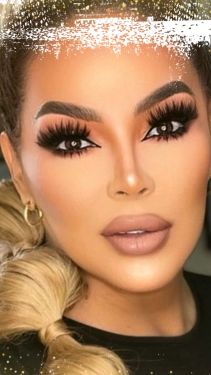 Eli Castro (@elicastrogdl) on Twitter photo Bendecido día,,,, Seguimos el día de ayer con las diferentes pelucas para la imagen de Que Quiere La Banda sigue siendo mi favorito el rojo que dicen ustedes ? Bendecido día,,,, Seguimos el día de ayer con las diferentes pelucas para la imagen de Que Quiere La Banda sigue siendo mi favorito el rojo que dicen ustedes ?