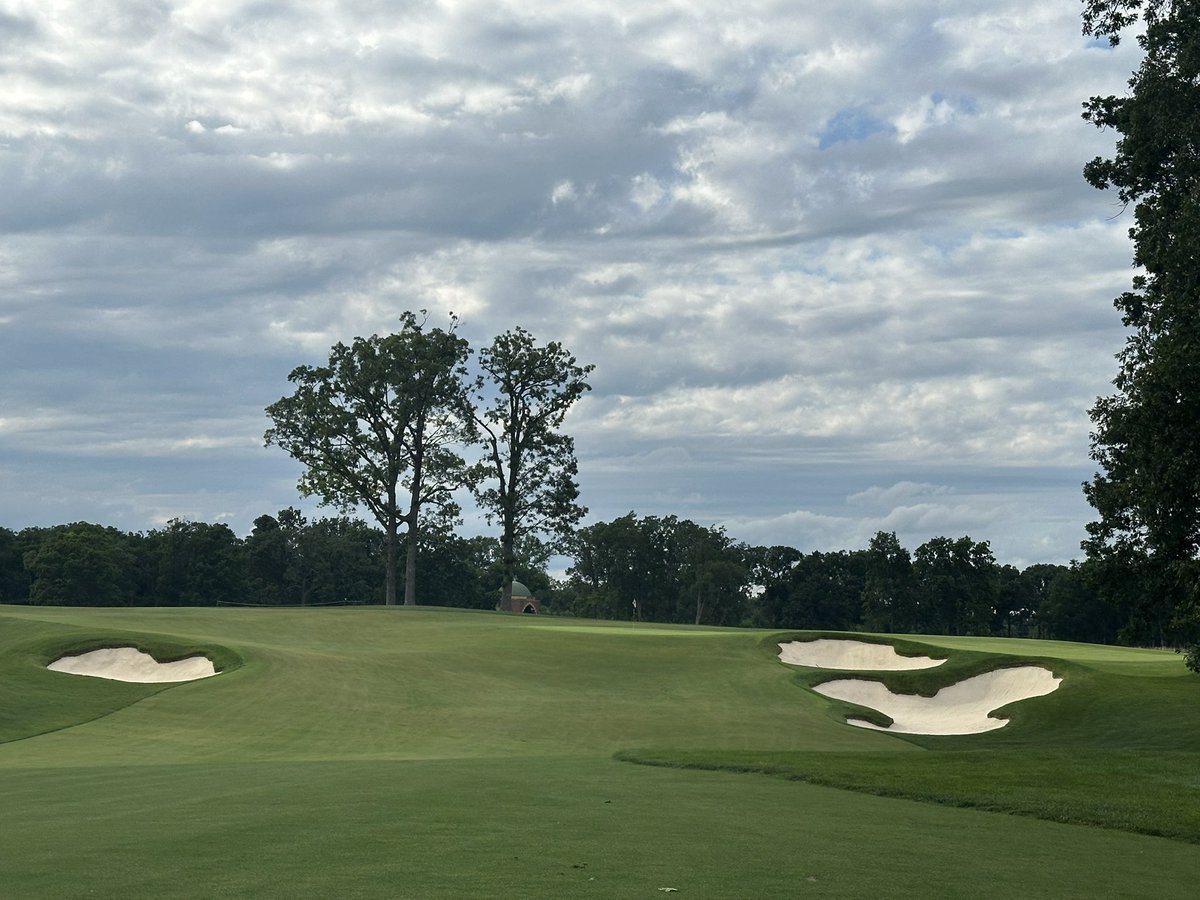 BryanTweed16's tweet image. More from an amazing (and somehow dry) afternoon at Medinah (No. 3) yesterday!
