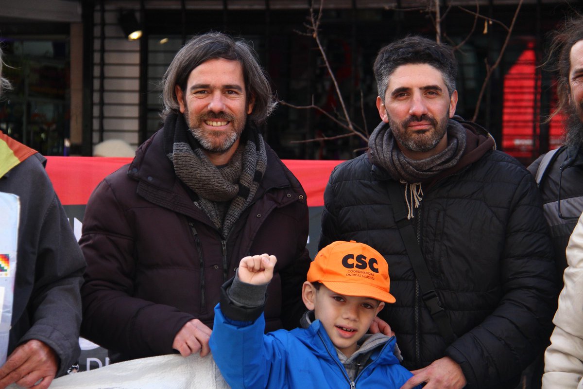 FdeIzquierda's tweet image. 🚩Elecciones 2025 PBA 
@pablogiachello candidato a Dip. por la 3ra Sección Electoral estuvo junto a Nicolás del Caño en Lanús
«El camporista Julián Álvarez les paga a los municipales de Lanús el monto salarial que quiere Milei para todos los trabajadores»
shre.ink/xU7g