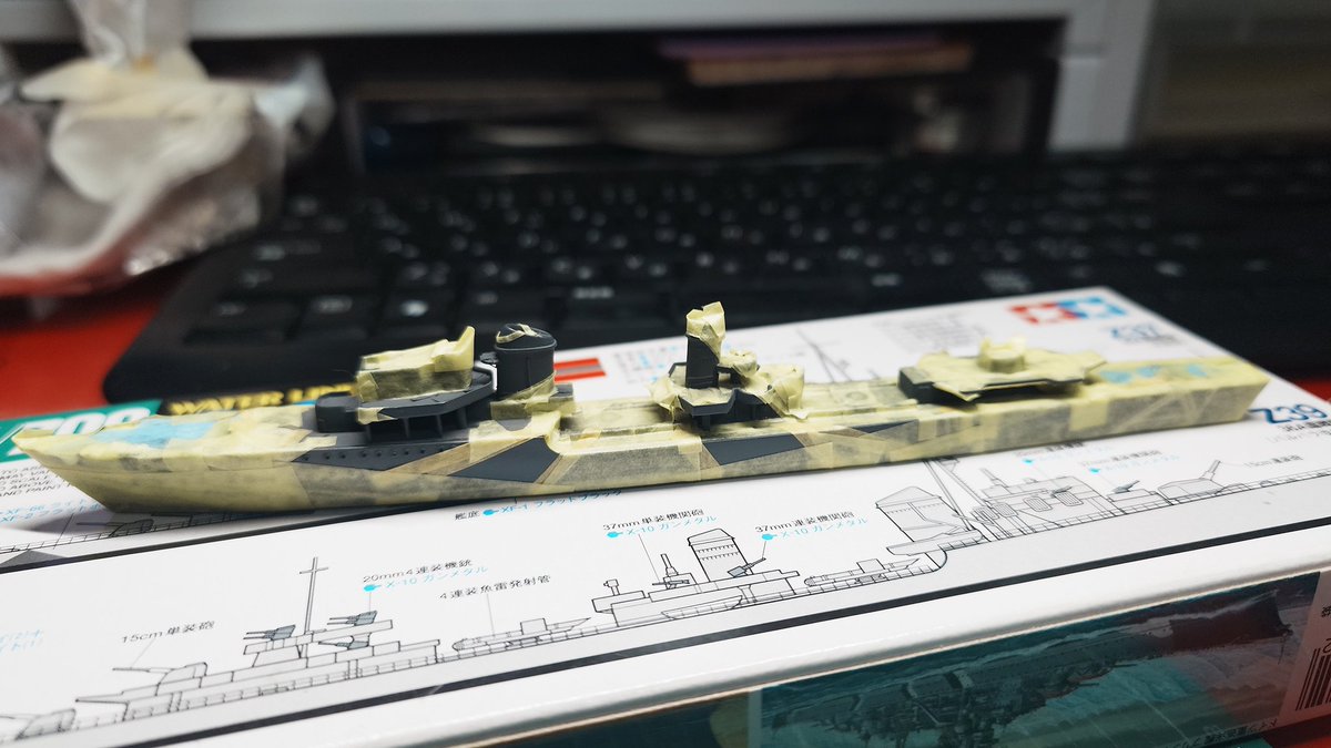 S_katze_WWII's tweet image. Z37の第二次コクーン化も完了！
こちらはグラーフやH39で吹いた調色青をば。
取り敢えず…乾燥待ち込みでちょっと一服してくる〜！