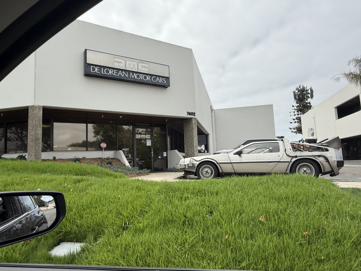 ThunderCrate6's tweet image. Interesting find in SoCal— DMC still exists and they had two mockups of the Time Machine out front— the original and the future-modified one! Fully tricked out inside and out— the future mod even had a hoverboard in the front seat!