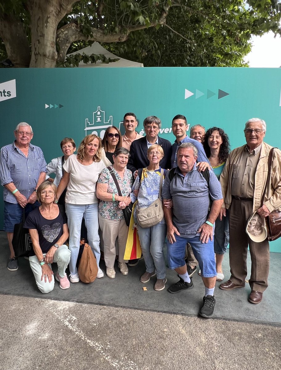 🎂Un grup de militants i simpatitzants de <a href="/juntsxmontmelo/">Junts per Montmeló</a> participem, a Prats de Molló, a la festa del 5è aniversari de <a href="/JuntsXCat/">Junts per Catalunya🎗</a>, amb el president <a href="/KRLS/">krls.eth / Carles Puigdemont</a> i militants de tot Catalunya.

5 anys treballant per un país millor, també des de #Montmeló🔝

#JuntsalTeuCostat