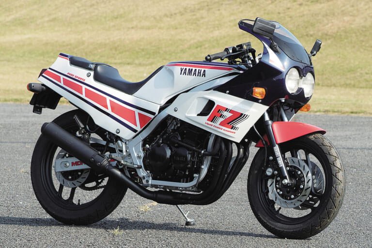 PutiMotor's tweet image. '84 ヤマハ FZ400Rの解説❗️
全日本TT-F3参戦を睨んだワークスマシンと並行して開発🏁
XJ400Z系の水冷直4を改良
フロント16インチながら扱いやすいハンドリングとバランスの良さが評価された
【乾燥車重/シート高/タンク/出力/当時価格】
165kg/785mm/18L/59ps/598,000円
young-machine.com/2025/07/22/663…