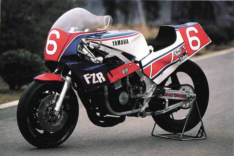 PutiMotor's tweet image. '84 ヤマハ FZ400Rの解説❗️
全日本TT-F3参戦を睨んだワークスマシンと並行して開発🏁
XJ400Z系の水冷直4を改良
フロント16インチながら扱いやすいハンドリングとバランスの良さが評価された
【乾燥車重/シート高/タンク/出力/当時価格】
165kg/785mm/18L/59ps/598,000円
young-machine.com/2025/07/22/663…