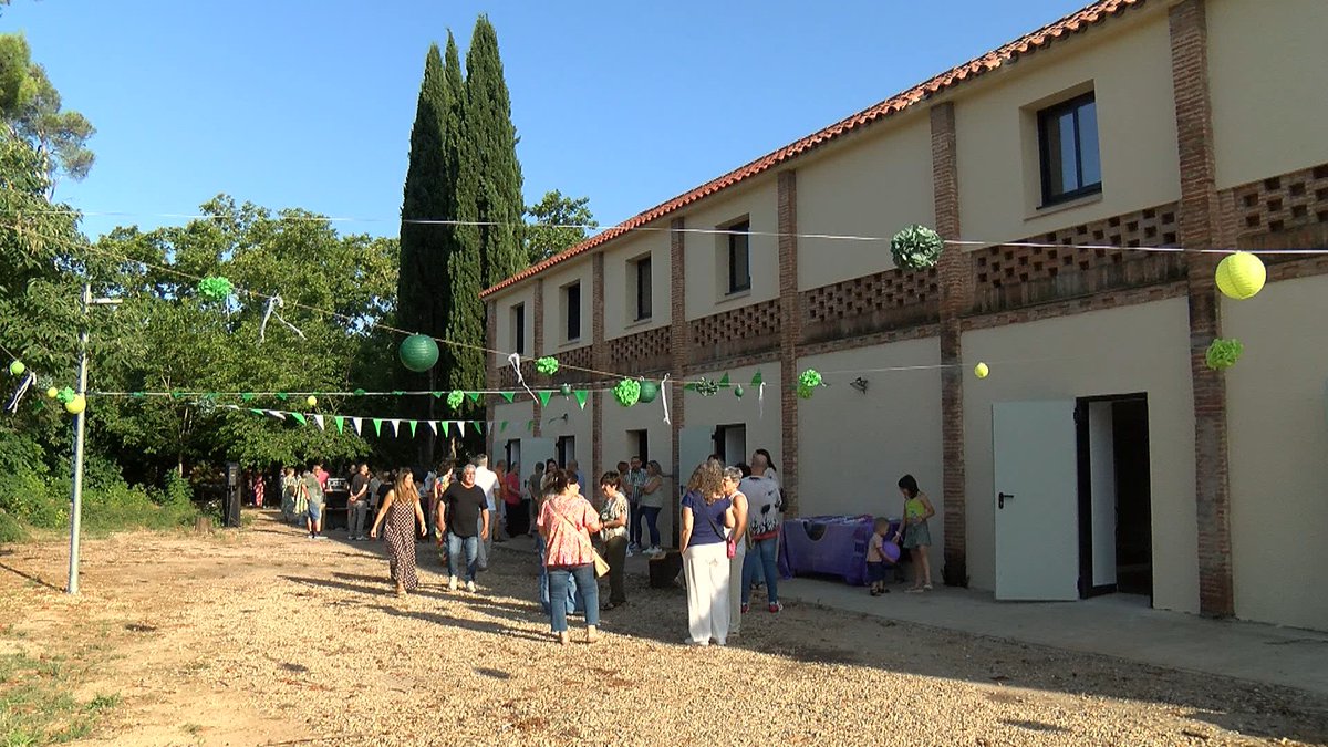 CanalTerrassa's tweet image. A Terrassa, nous equipaments cedits per l’Ajuntament -en els Bellots- ofereixen més comoditat, millor aparcament i menys molèsties veïnals per a les entitats andaluses i altres associacions. Un nou espai per impulsar cultura, inclusió i convivència.

terrassadigital.cat/terrassa-inaug…