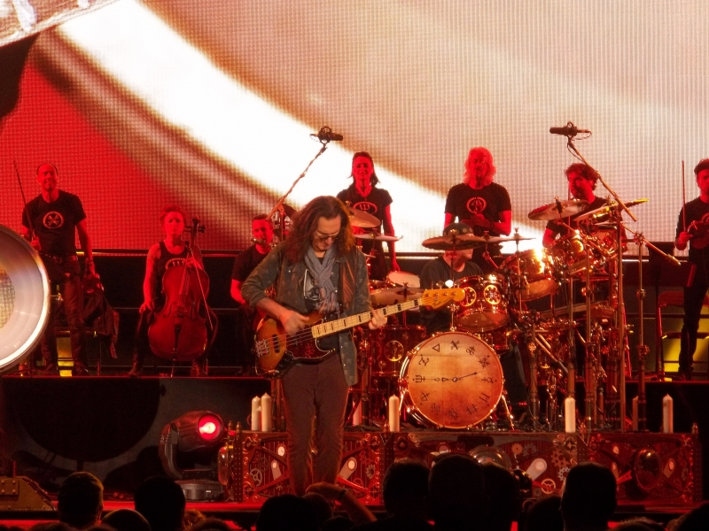 rushisaband's tweet image. July 28, 2013 - #Rush plays the Sleep Country Amphitheater in Ridgefield, WA on the &quot;Clockwork Angels&quot; tour.  Ged&apos;s b-day was the following day, so there were several &quot;Happy Birthday Geddy&quot; signs, and during YYZ some crew came out in funny clown outfits and hats holding a happy…