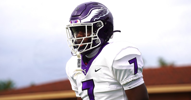 PennStateOn3's tweet image. What should Penn State fans expect from DE Tyson Harley?
We caught up with his coach to discuss the four-star prospect's long-term potential and much more.
Link: on3.com/teams/penn-sta…