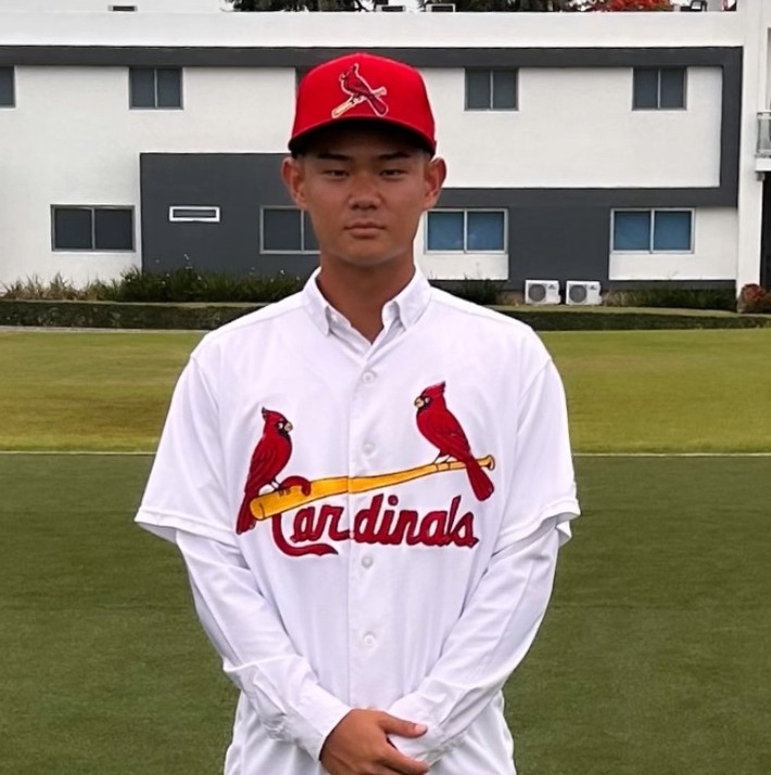 We have signed international free-agent OF Lucas Takahashi (Brazil) to a minor league deal.

The 17-year-old, Sao Paolo native has been assigned to the DSL Cardinals.
