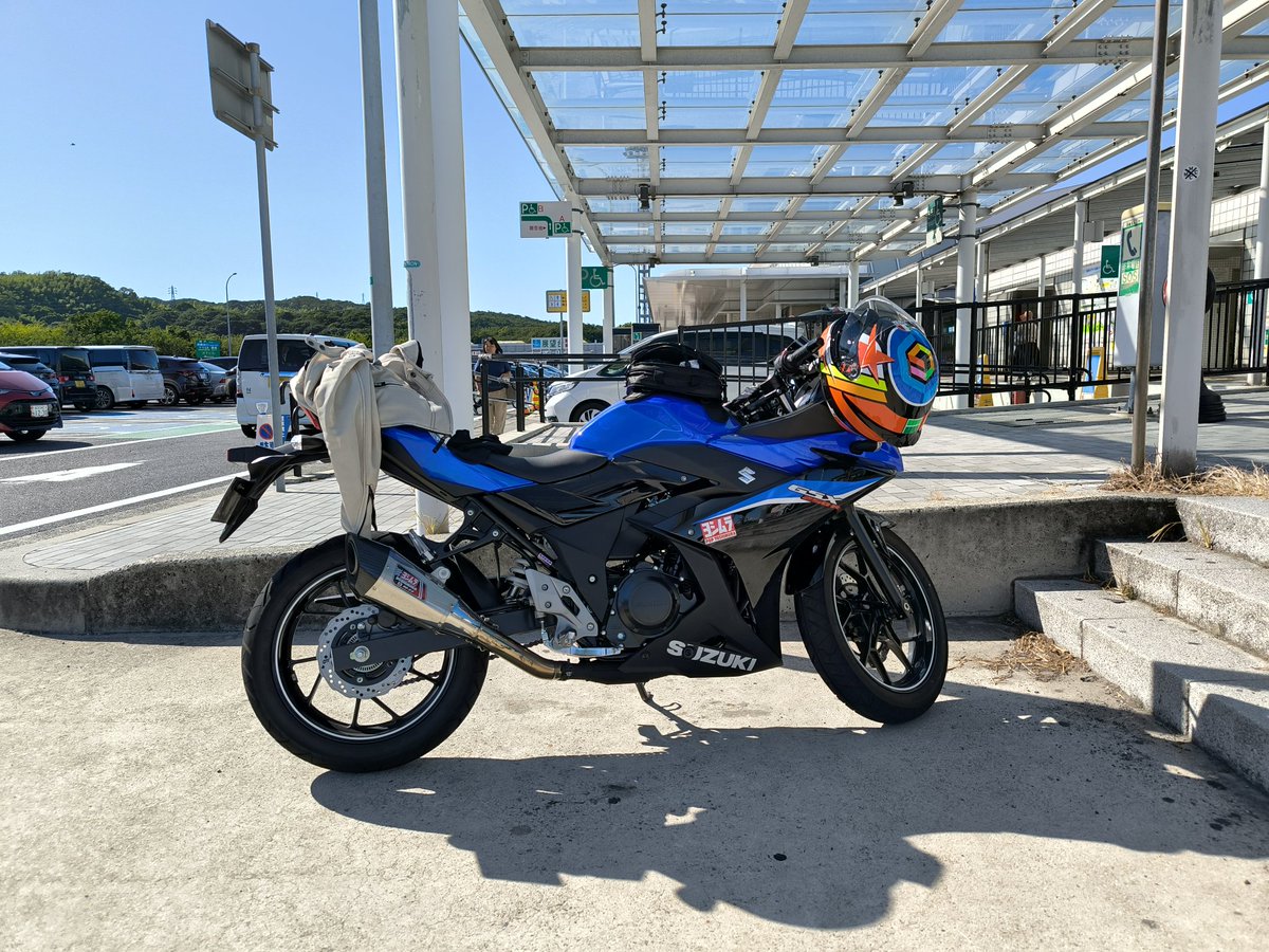 AIBikeShop's tweet image. #AIart
#GSX250R
神戸までの道中
淡路SA何時でも混んでいますね🐱
高速でのGSX250Rは特に不平は無いです。
F15Tスプロケットとの相性も良く、燃費もすこぶる良いけど、16でも良いかもと思いました✨
速さではNSR250とかに到底ですが、
自分レベルに、丁度良い乗りやすさと馬力です😸