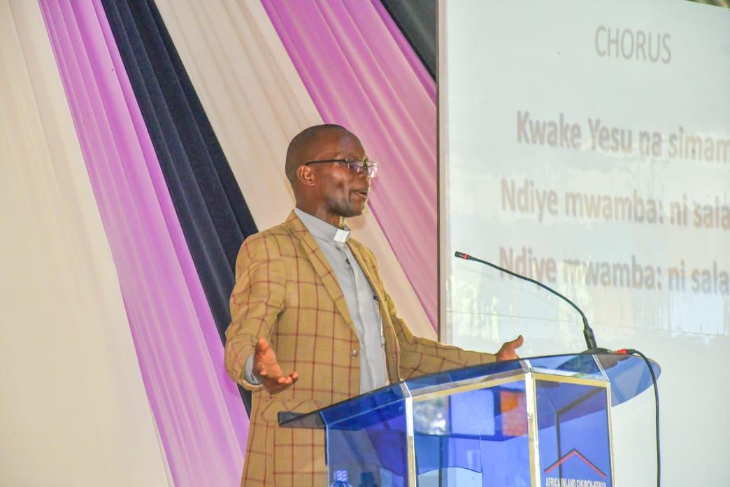 tanuijohn's tweet image. Joined Kipkoriony AIC Church for a powerful Sunday service on “The Place of the Church in World Affairs.” Faith must go beyond the pulpit—into digital inclusion, peacebuilding & youth empowerment. Grateful to see the launch of a community Digital Hub. #FaithInAction #BETA
