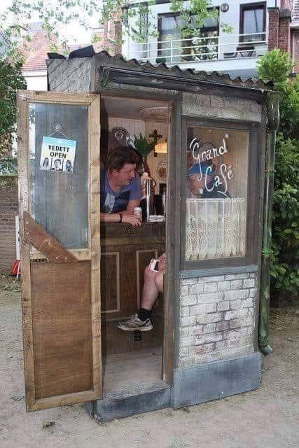 Wgoorman's tweet image. Het kleinste café wat ik ooit heb gezien. 🍻