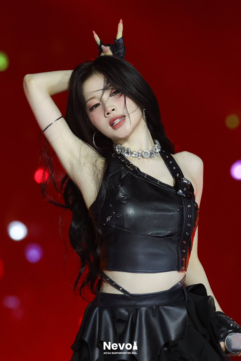 evaa²⁵🦷⋆｡˚ tweet media