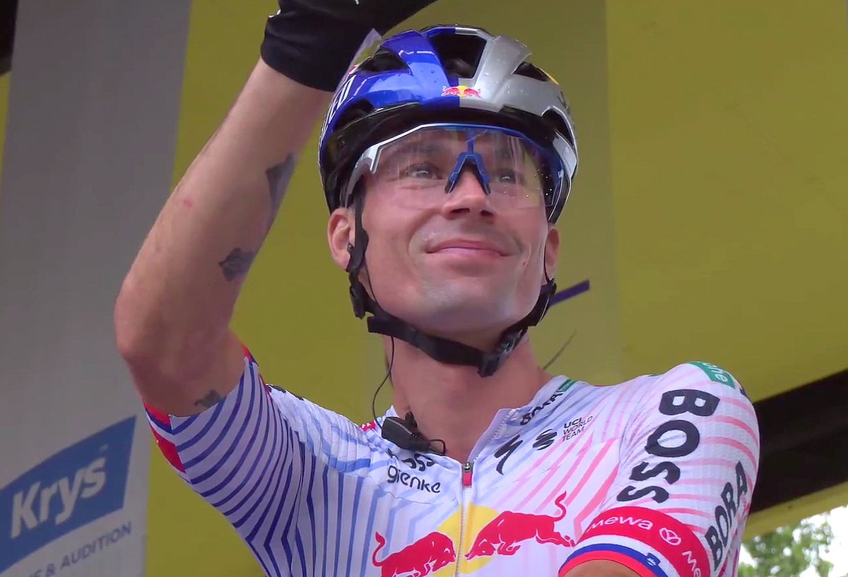 Cocaloca99's tweet image. 2020 seems an eternity away. Five years of preparations, expectations, thrills and disappointments.
But here we are now, stage 21 of #TDF2025. You made it, Rogla, enjoy... Champagne is waiting!
🙌 🥂 🙌