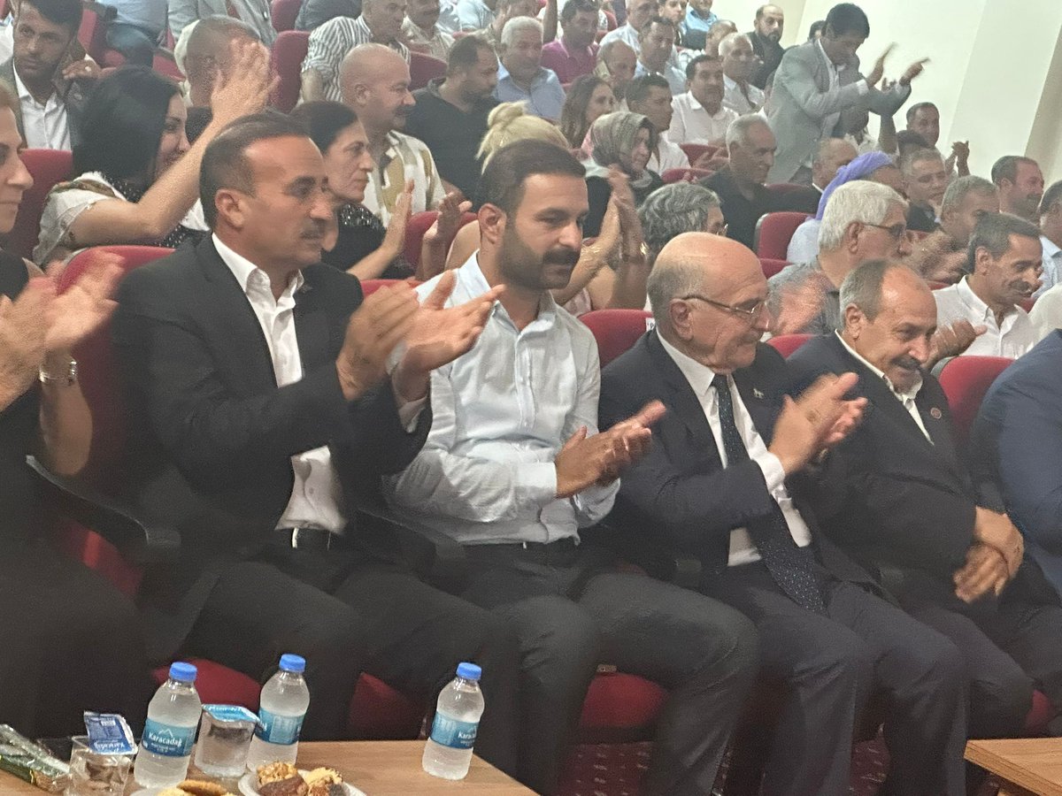 demurfail63's tweet image. Dem parti Urfa il eşbaşkanı ve il örgütümüz tüm muhtarlar federasyonu 1. Olağan genel kuruluna katılım sağladık. 

Kongre&apos;de seçilen yönetime başarılar dileriz. 
 
 Dem parti Urfa il örgütü