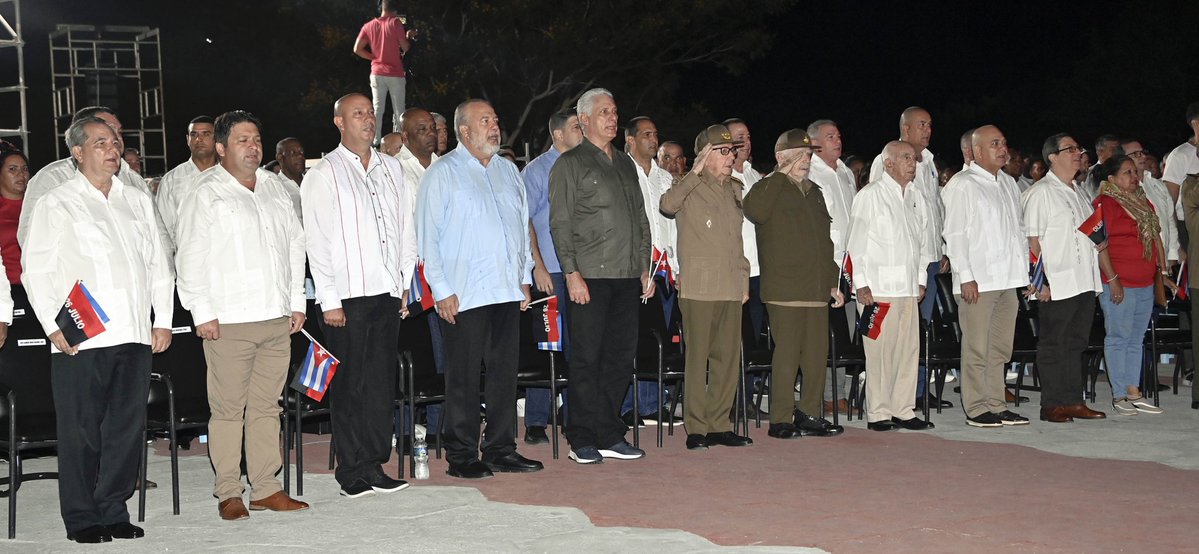 MMarreroCruz's tweet image. La Revolución cubana sigue de pie, combatiendo y sin renunciar a construir una sociedad soberana, independiente, socialista, democrática, próspera y sostenible, con la frente en alto y la dignidad intacta.

 #CubaEstáFirme
#LaLuchaNoHaCesado

soberania.gob.cu/noticias-es/nu…