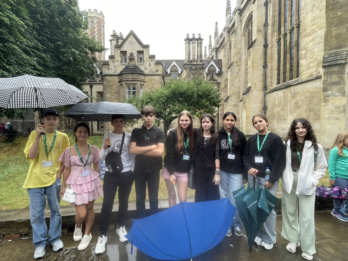 So many beautiful places in #Cambridge to explore! Of course, the 31 colleges are the main attractions, but each building there tells a story in itself - ghosts, boats, fallen apples, clocks and books - all make Cambridge special! Heritage students loved it!