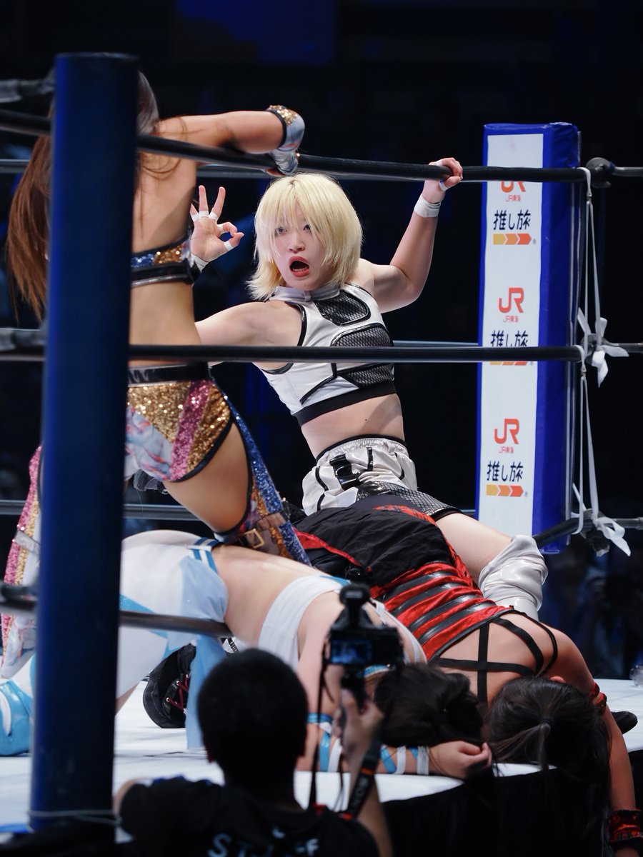 nyknkmt's tweet image. 第0試合から充実しててスターダムの未来は明るいな〜と思った!
これは顔面ウォッシュをうまくできたか葉月さんに確認するアキラくん
#鉄アキラ #STARDOM