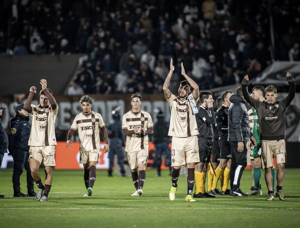 caplatense's tweet image. 👏 𝘿𝙚𝙟𝙖𝙧𝙡𝙤 𝙩𝙤𝙙𝙤 𝙖𝙣𝙩𝙚 𝙣𝙪𝙚𝙨𝙩𝙧𝙖 𝙜𝙚𝙣𝙩𝙚

#VamosCalamares🦑